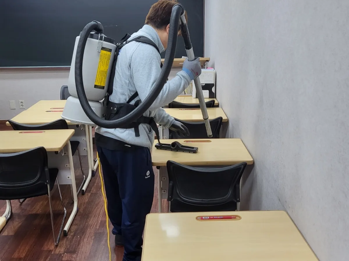 보성군 보성읍 학교 현관·중앙홀 바닥 위생청소 사례 - 행진크린